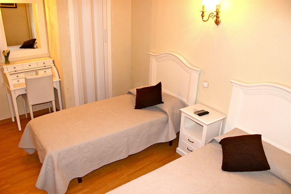 Hostal Montecarlo Madrid Exterior foto