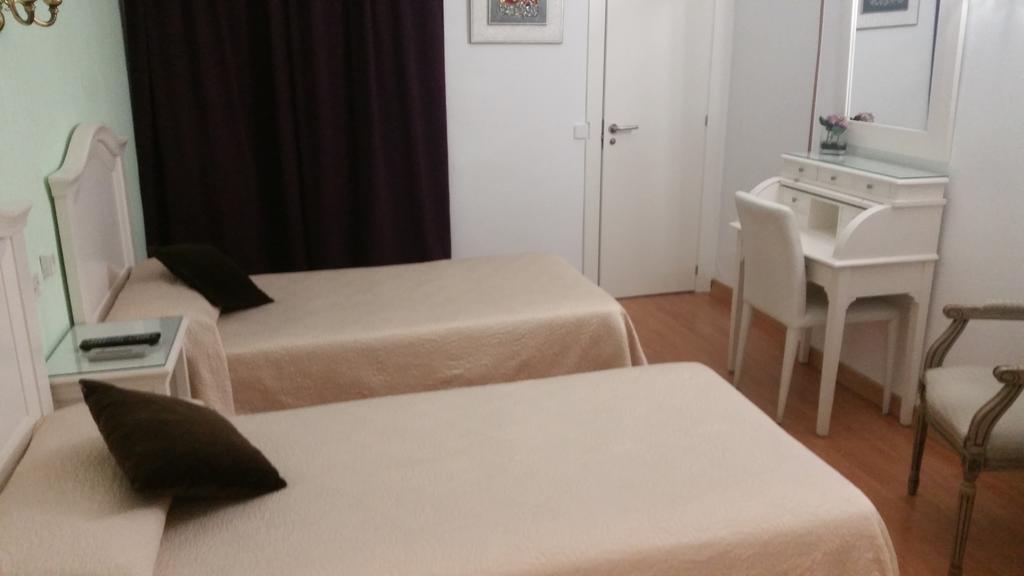 Hostal Montecarlo Madrid Exterior foto