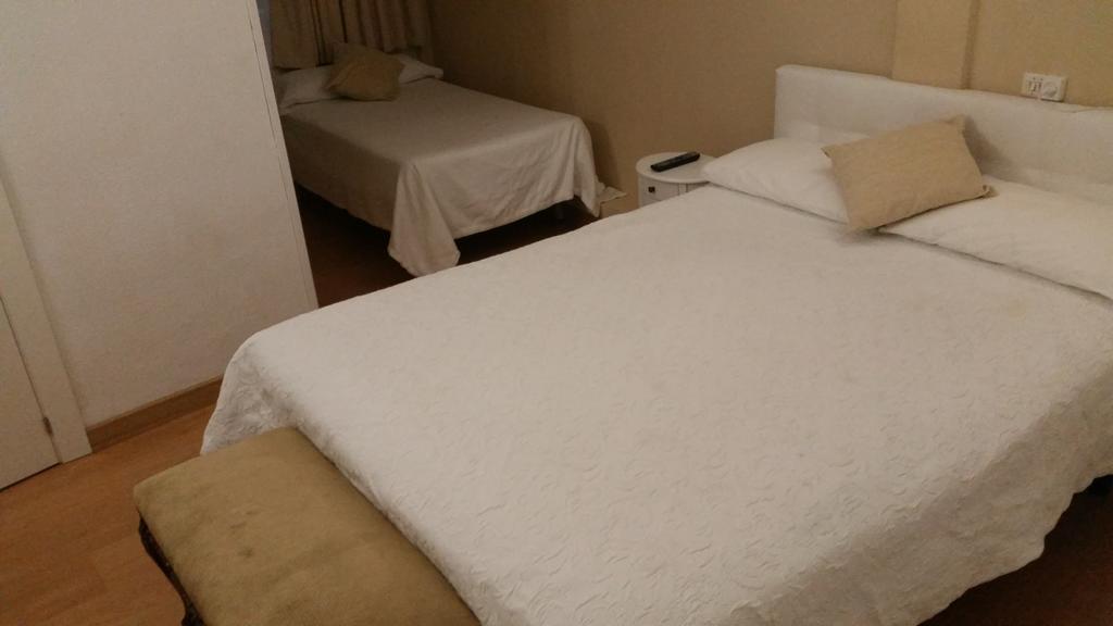 Hostal Montecarlo Madrid Exterior foto